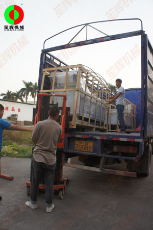 蔬果清洗機等一批食品加工機械裝車出貨！