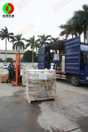 魚蝦采肉機和一批蔬果類食品加工處理機械裝車出貨！