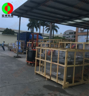 兩批客戶訂購的兩批蔬果加工設備同時裝車發貨！