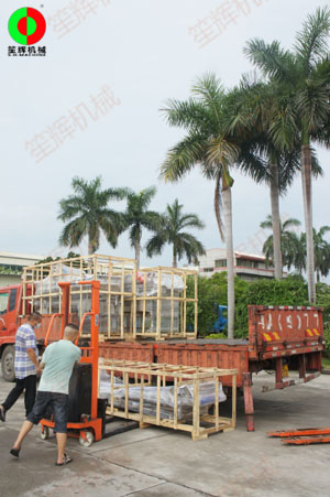 瓜果削皮機(jī)、切菜機(jī)以及洗菜機(jī)等蔬果前處理加工設(shè)備兩車同時(shí)發(fā)貨交付！