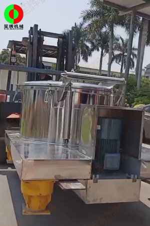 超大型排骨脫水機發貨交付!