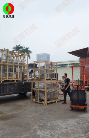 提升輸送機、渦流洗菜機、毛刷清洗去皮機等設備交付客戶！