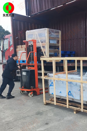 洗菜機和切菜機發往江西客戶！